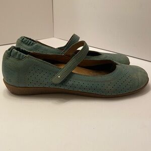 Taos Women’s Size 10 Green Leather Mary Jane Flat Shoes